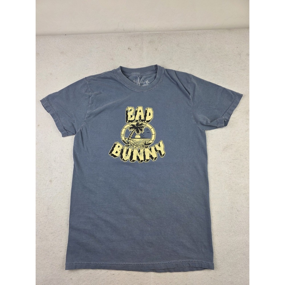 Bad Bunny World's Hottest Tour 2022 Un Verano Sin Ti T-Shirt Size Small Blue